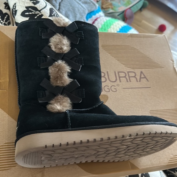 Koolaburra Ugg boots size 10. Wore once was a gift for mom who doesn’t like them - Picture 2 of 6